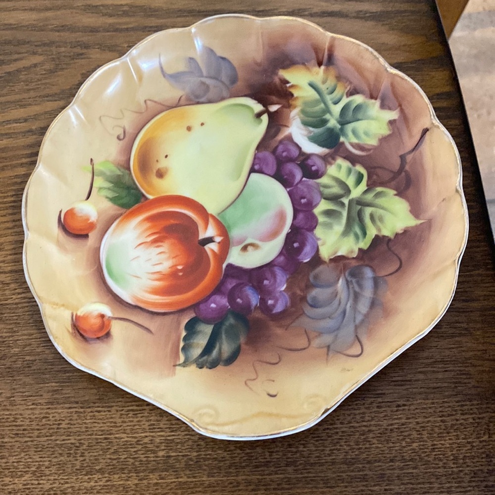 Lefton Shell Shaped Hand Painted Fruit Dish - Picture 1 of 3